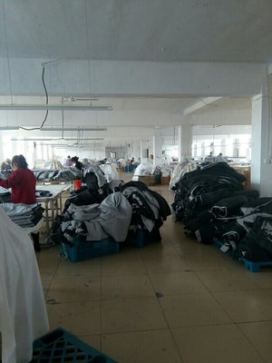 城陽區德鑫利服裝加工廠 打造優質服裝服飾零售服務